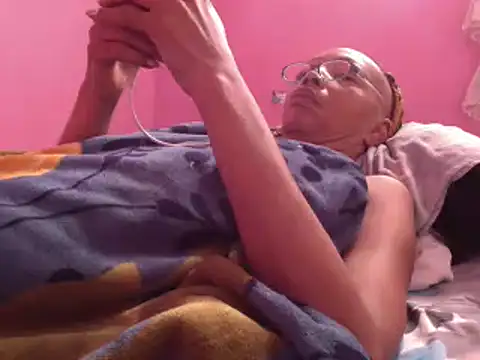 Snapshot of Ladyzee25 chatting on February 5, 2026, 1:05 pm Ladyzee25 online show from February 5, 2026, 1:05 pm