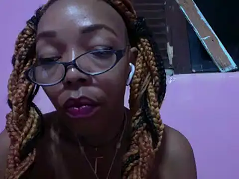 Snapshot of Ladyzee25 chatting on February 21, 2026, 1:39 am Ladyzee25 online show from February 21, 2026, 1:39 am