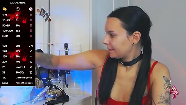 Miss Vic online show from November 12, 2025, 5:02 pm