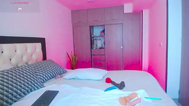 CarolinneFiotti online show from September 29, 2025, 4:01 pm