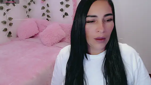 luna lgomez  online show from March 1, 2025, 10:34 am