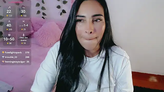 luna lgomez  online show from March 1, 2025, 4:44 pm