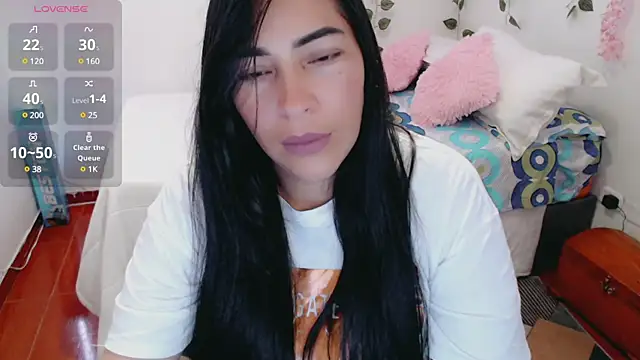 luna lgomez  online show from March 16, 2025, 10:55 am