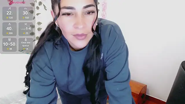 luna lgomez  online show from March 19, 2025, 11:17 am