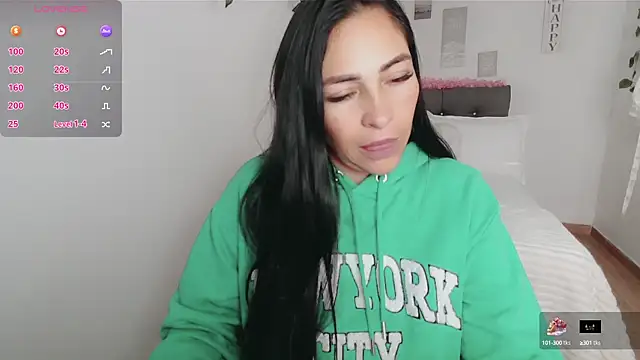 luna lgomez  online show from September 18, 2025, 3:36 pm