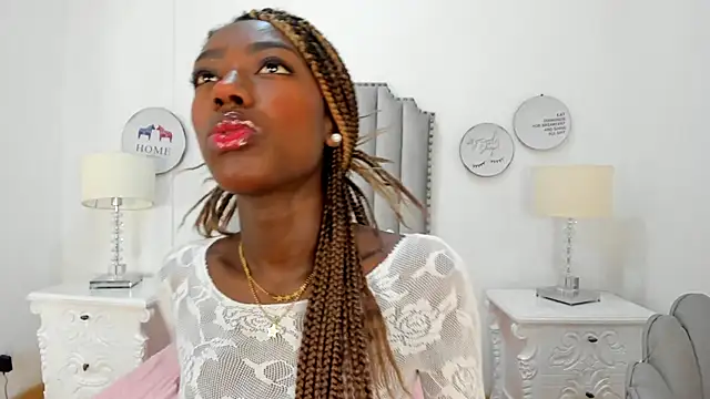 Snapshot of SamantaMarquez chatting on October 2, 2025, 8:05 pm SamantaMarquez online show from October 2, 2025, 8:05 pm