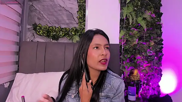 Snapshot of Fernanda_liie_ chatting on November 14, 2025, 12:48 pm Fernanda liie online show from November 14, 2025, 12:48 pm