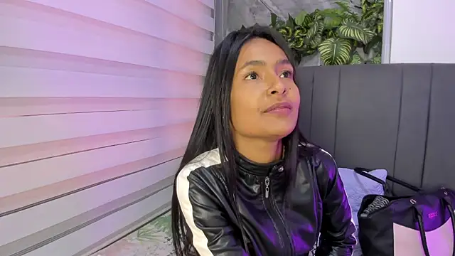 Snapshot of Fernanda_liie_ chatting on December 19, 2025, 12:34 pm Fernanda liie online show from December 19, 2025, 12:34 pm