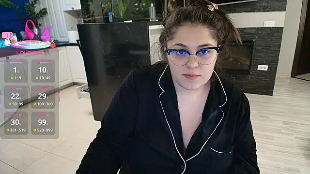 Layla- online show from November 14, 2025, 10:25 am