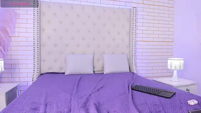 Emilly wilson  online show from September 26, 2025, 12:53 pm