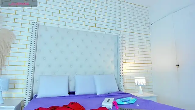 Emilly wilson  online show from October 25, 2025, 11:51 am