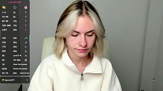 Fiona Night online show from September 25, 2025, 5:22 am