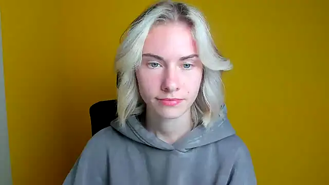 Fiona Night online show from October 6, 2025, 5:32 pm