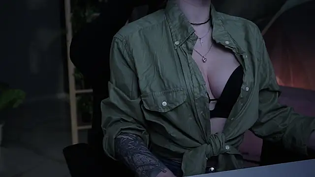 OliviaMcClean online show from November 23, 2025, 5:40 am