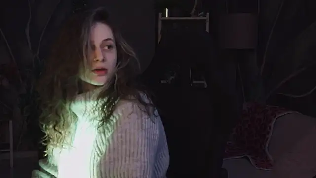 Snapshot of OliviaMcClean chatting on February 13, 2026, 2:07 am OliviaMcClean online show from February 13, 2026, 2:07 am