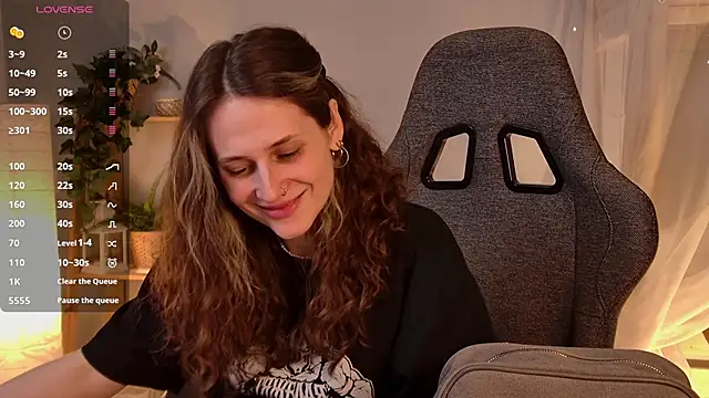 Snapshot of OliviaMcClean chatting on February 15, 2026, 5:09 pm OliviaMcClean online show from February 15, 2026, 5:09 pm