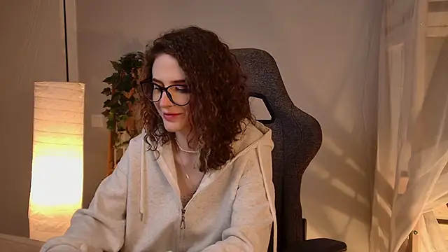 Snapshot of OliviaMcClean chatting on February 16, 2026, 6:37 pm OliviaMcClean online show from February 16, 2026, 6:37 pm