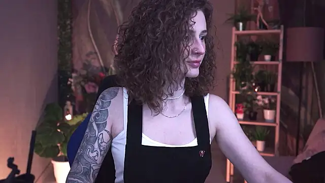 Snapshot of OliviaMcClean chatting on February 22, 2026, 11:36 pm OliviaMcClean online show from February 22, 2026, 11:36 pm