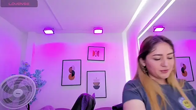 Agatha luxx online show from March 19, 2025, 12:34 pm