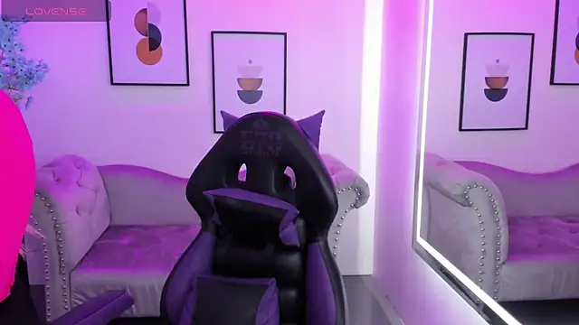 Agatha luxx online show from March 19, 2025, 3:40 pm