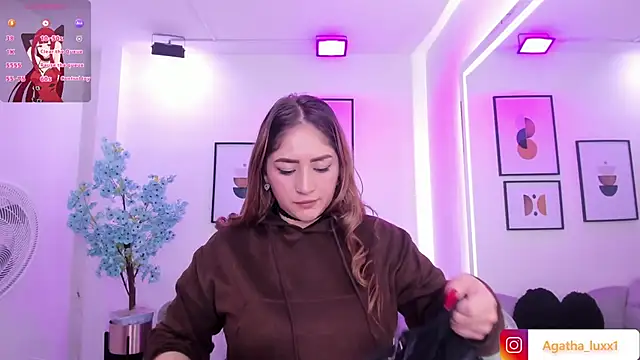 Agatha luxx online show from October 29, 2025, 12:40 pm