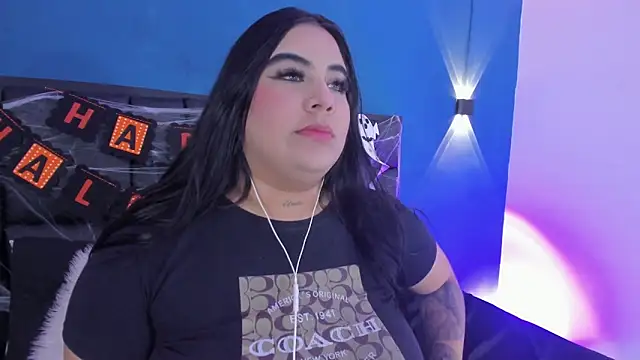 DANESKA HILLER online show from November 1, 2025, 7:38 pm