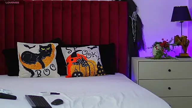 Snapshot of AprilGold18 chatting on October 30, 2025, 5:35 pm AprilGold18 online show from October 30, 2025, 5:35 pm