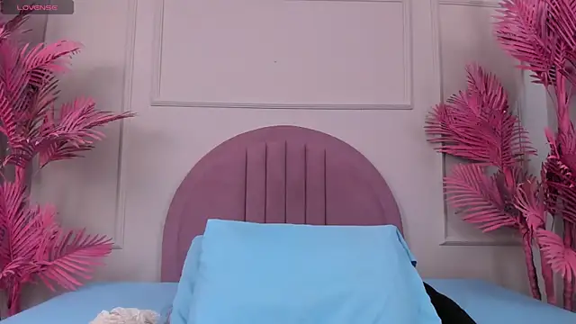 Hanaahquinn online show from November 21, 2025, 11:42 am