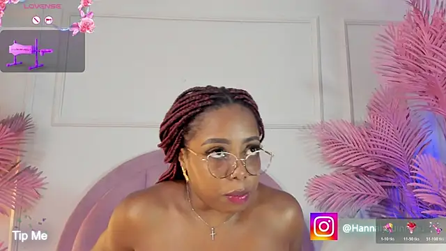 Snapshot of Hanaahquinn chatting on April 22, 2026, 11:45 am Hanaahquinn online show from April 22, 2026, 11:45 am