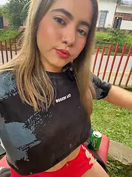 lunaxxx 69 online show from October 28, 2025, 9:39 pm