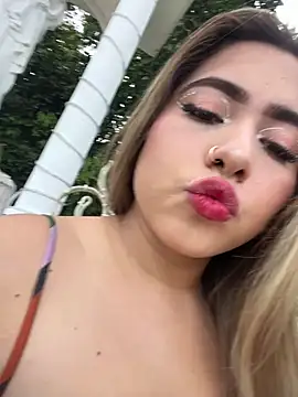 lunaxxx 69 online show from November 7, 2025, 9:59 pm