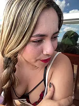 lunaxxx 69 online show from May 2, 2026, 8:47 pm