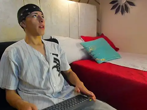 Andrew Wolff online show from November 4, 2025, 3:38 am