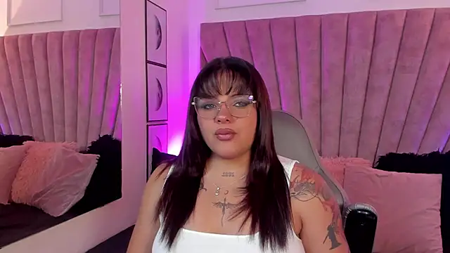 LunaSotto online show from October 28, 2025, 8:55 pm