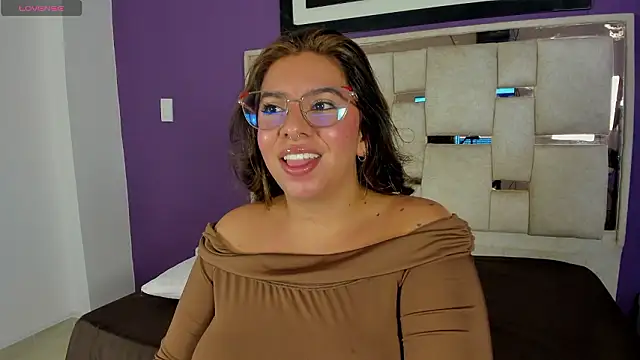 Snapshot of emilyy_cooperr chatting on March 12, 2026, 12:22 pm emilyy cooperr online show from March 12, 2026, 12:22 pm