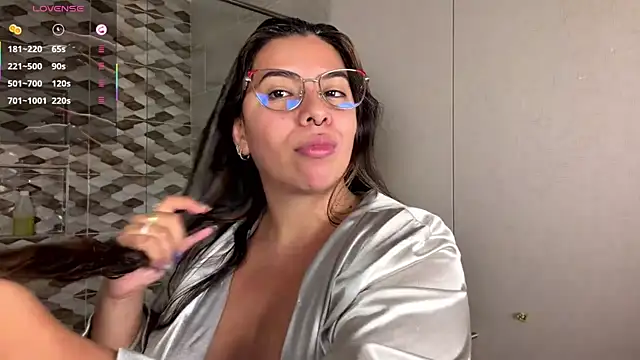 Snapshot of emilyy_cooperr chatting on April 22, 2026, 12:50 pm emilyy cooperr online show from April 22, 2026, 12:50 pm