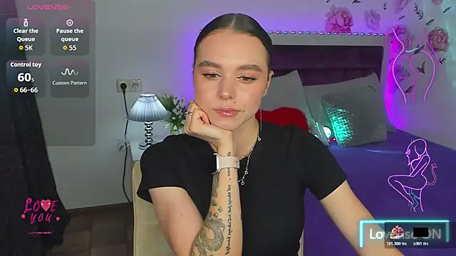 EmelyMason online show from May 20, 2026, 4:51 am