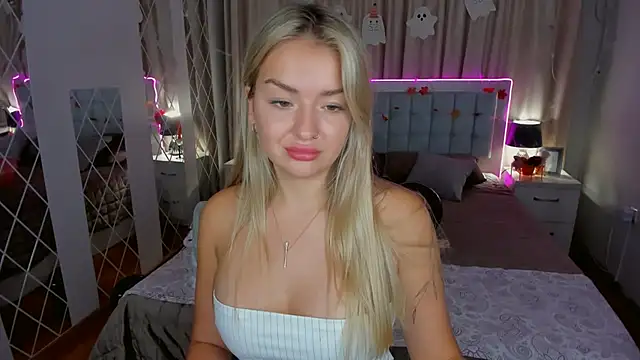 EvaGoddes online show from October 25, 2025, 6:32 am