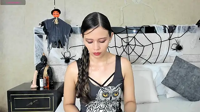 LiliJensen online show from October 26, 2025, 8:15 pm