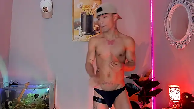 CRAZY-BOY99 online show from September 22, 2025, 6:32 pm