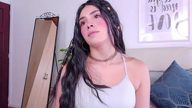 SaritaBratz online show from November 19, 2025, 8:20 pm