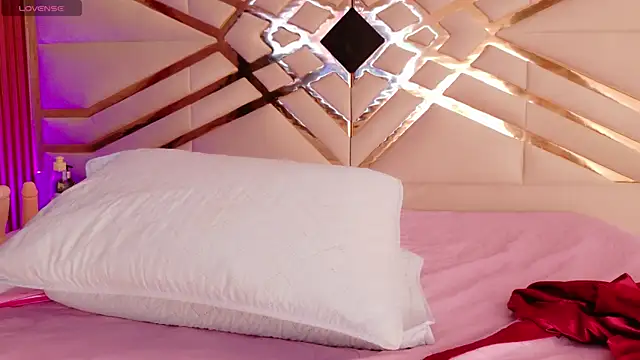 playfulcurvy online show from September 15, 2025, 7:47 pm