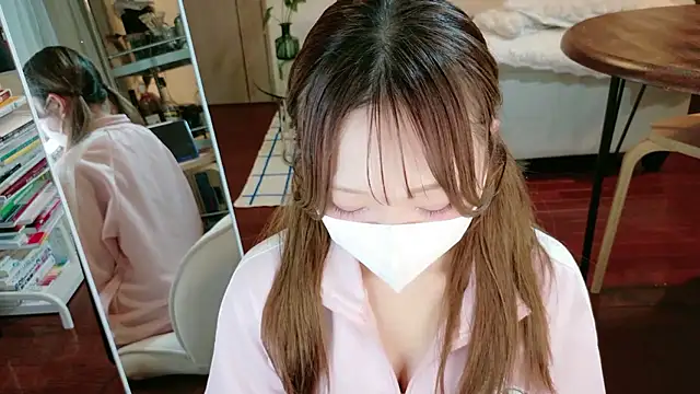 mami-pokoch online show from October 3, 2025, 1:08 pm