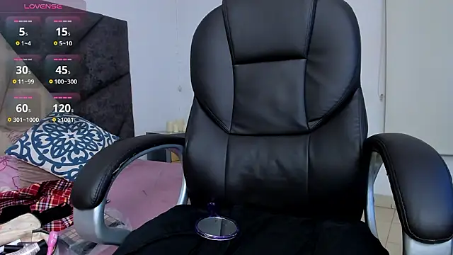 SaskiaGrendel online show from March 4, 2026, 12:05 am