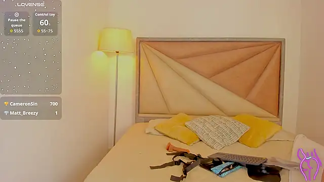 SaskiaGrendel online show from March 8, 2026, 12:08 am