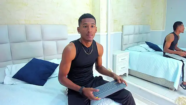 LexiAndDeker online show from September 20, 2025, 7:37 pm