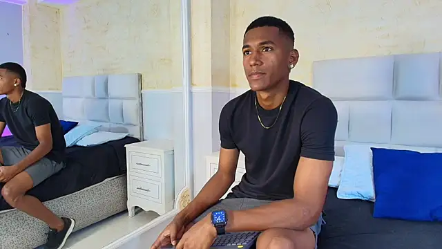 LexiAndDeker online show from October 3, 2025, 5:10 pm