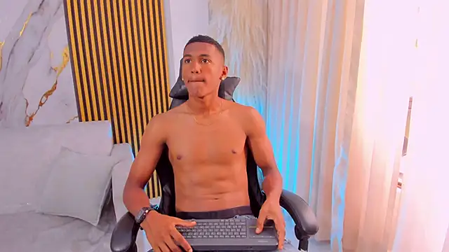 LexiAndDeker online show from October 6, 2025, 5:43 pm