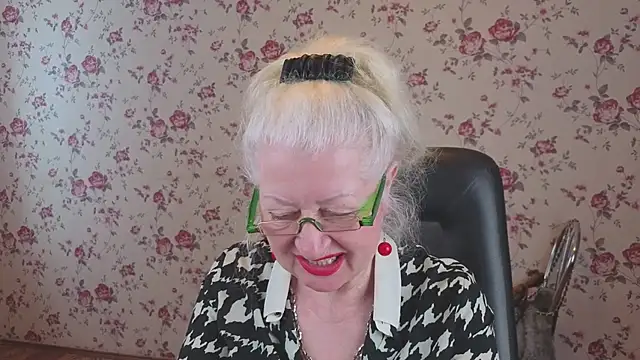 Snapshot of Maya_Mayflower chatting on March 2, 2026, 5:08 am Maya Mayflower online show from March 2, 2026, 5:08 am