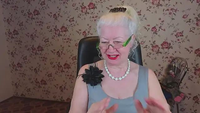 Snapshot of Maya_Mayflower chatting on March 9, 2026, 2:59 am Maya Mayflower online show from March 9, 2026, 2:59 am
